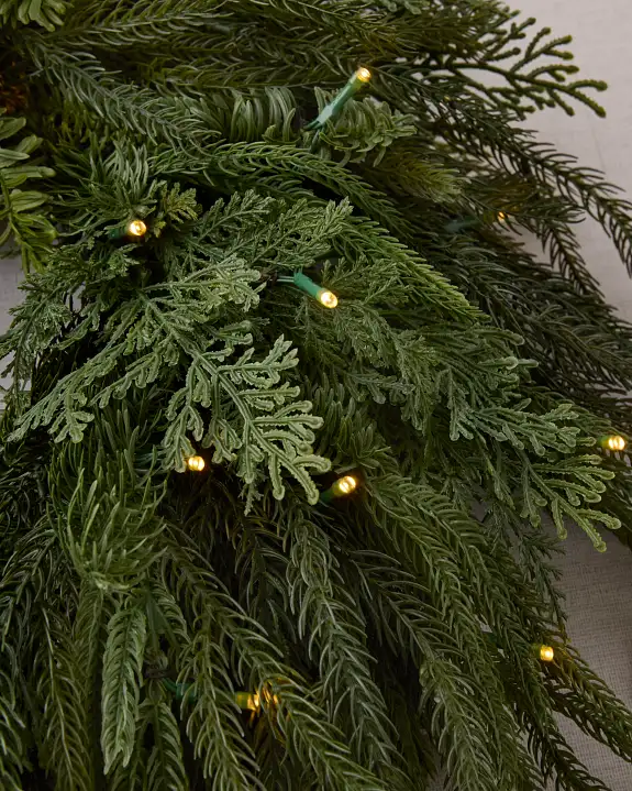 Guirlanda de Natal 90 cm com LED e Folhagens Verdes