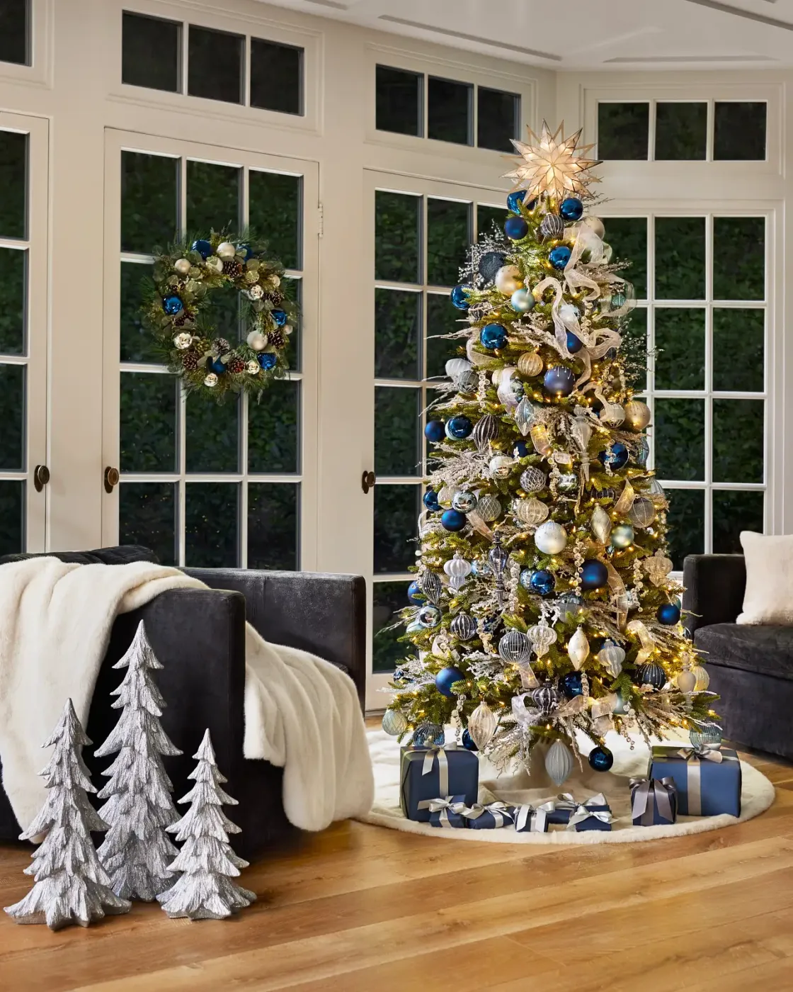 Kit 32 Enfeites para Árvore de Natal Azul, Branco e Prata – Coleção Inverno Elegante