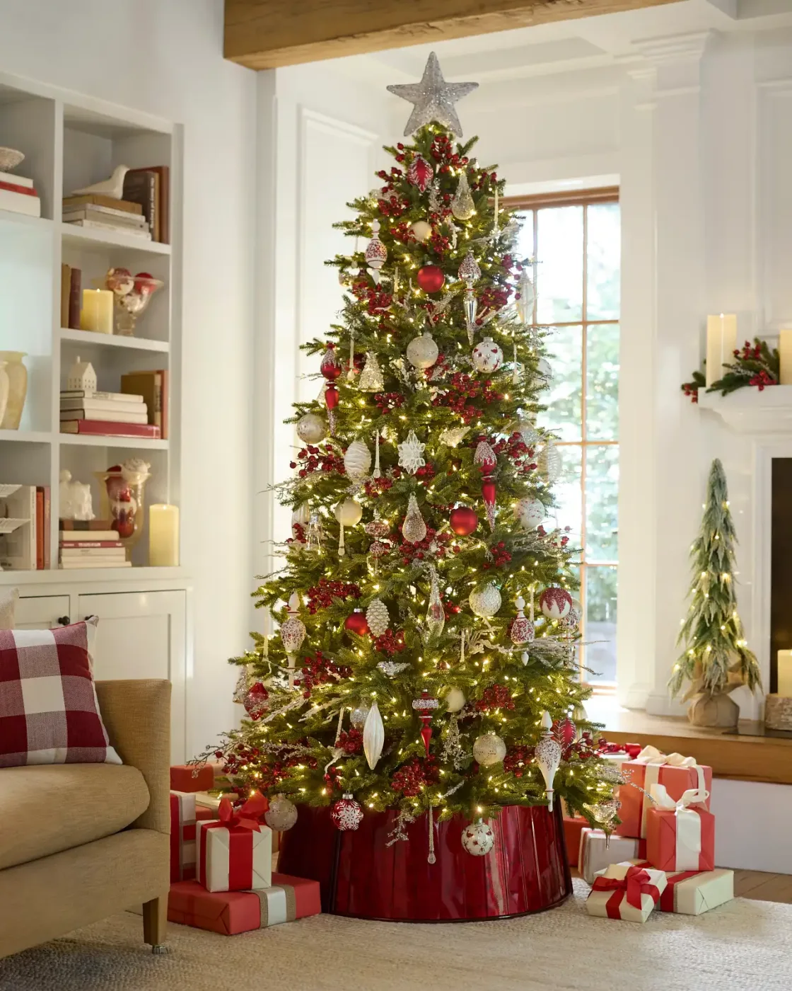 Kit 25 Enfeites para Árvore de Natal Vermelho, Branco e Prata – Coleção Inverno Clássico